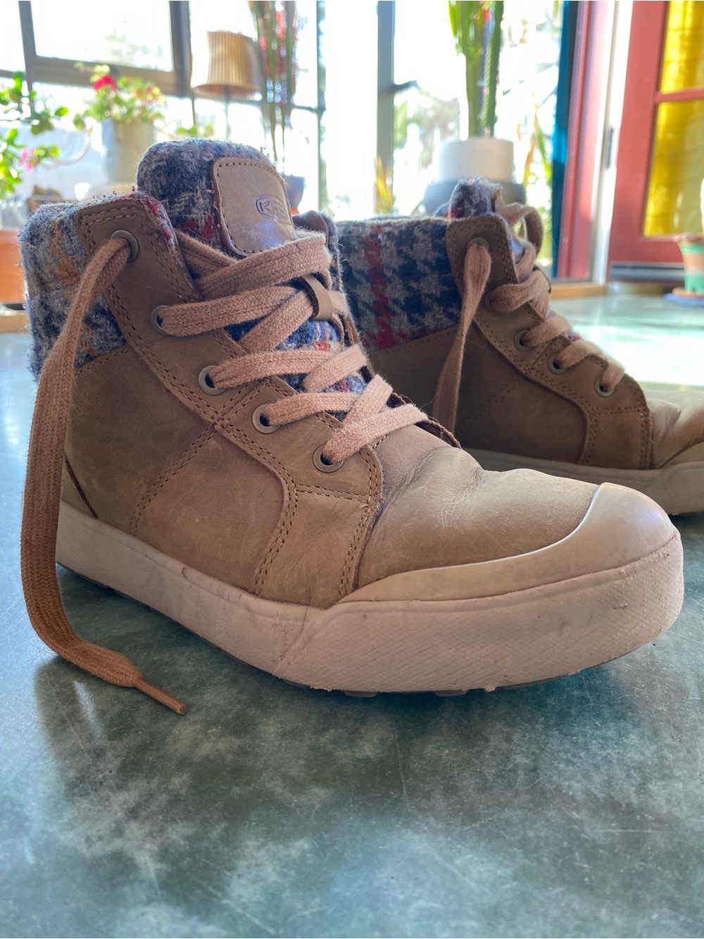 Keen Women's Tan Nubuck Leather Lace-Up High Top Boots with Patterned Cuff - Picture 2 of 12